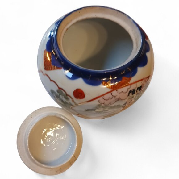 Vintage Japanese Kutani Lidded Jar – Hand Painted, Gilded, 3-Footed c.1920s–40s - Picture 9 of 16